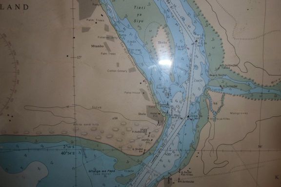Eine Seekarte der Gewässer vor Shela.