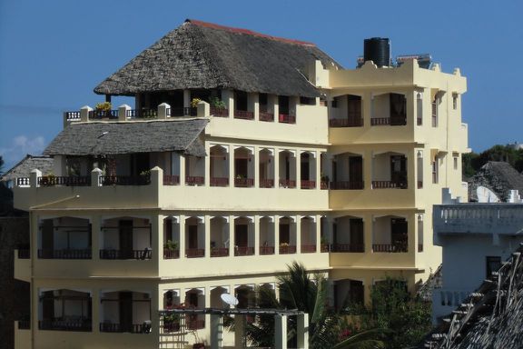 Das wohl grösste Hotel von Lamu, das Msafini Hotel, liegt in direkter Nachbarschaft zum Banana House.