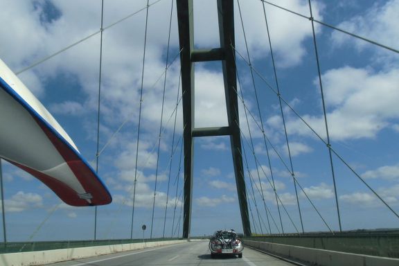 Auf der Fehmarnsundbrücke Richtung Norden