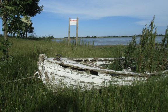 Ein altes Boot am südlichen Ende des Warders.