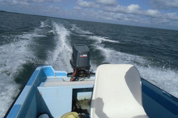 Vollgas mit 85PS von Lamu an Manda vorbei zur Insel Pate.