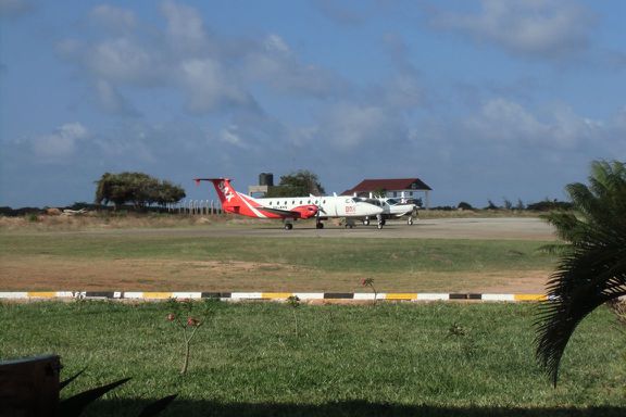 Der Flugplatz auf Manda. Wir sind über Nairobi und Amsterdam zurück nach Düsseldorf geflogen.
